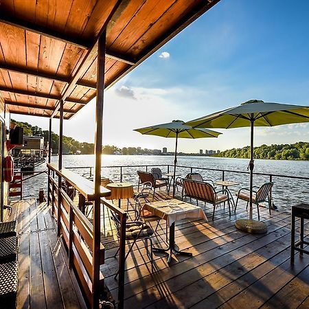 San Art Floating Hostel & Apartments Beograd Ngoại thất bức ảnh
