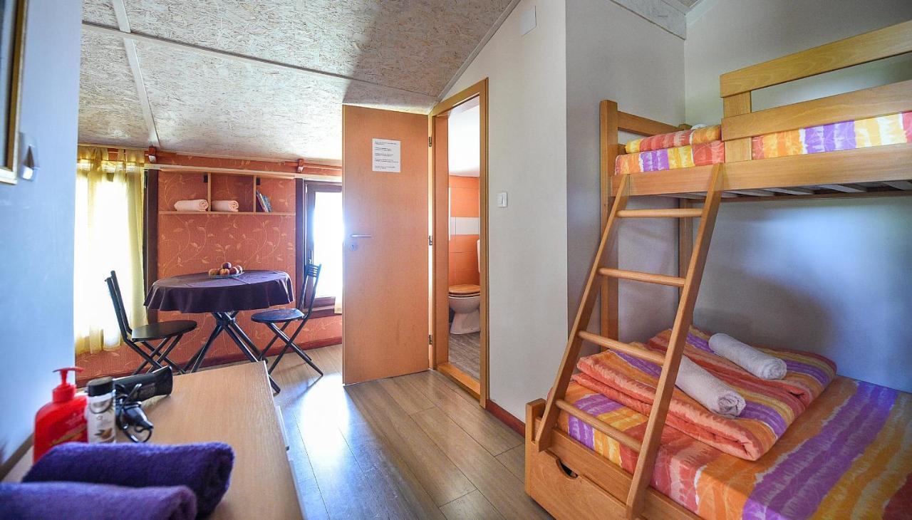 San Art Floating Hostel & Apartments Beograd Ngoại thất bức ảnh