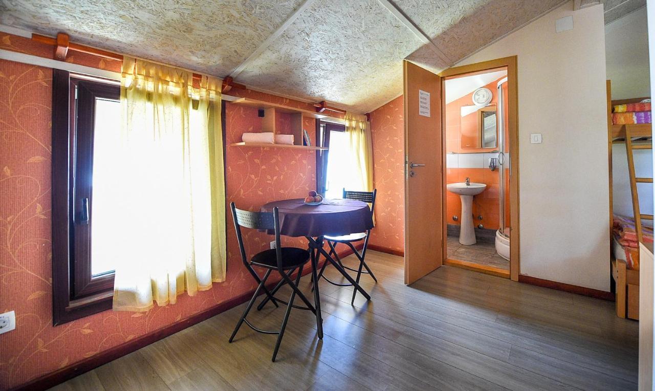 San Art Floating Hostel & Apartments Beograd Ngoại thất bức ảnh