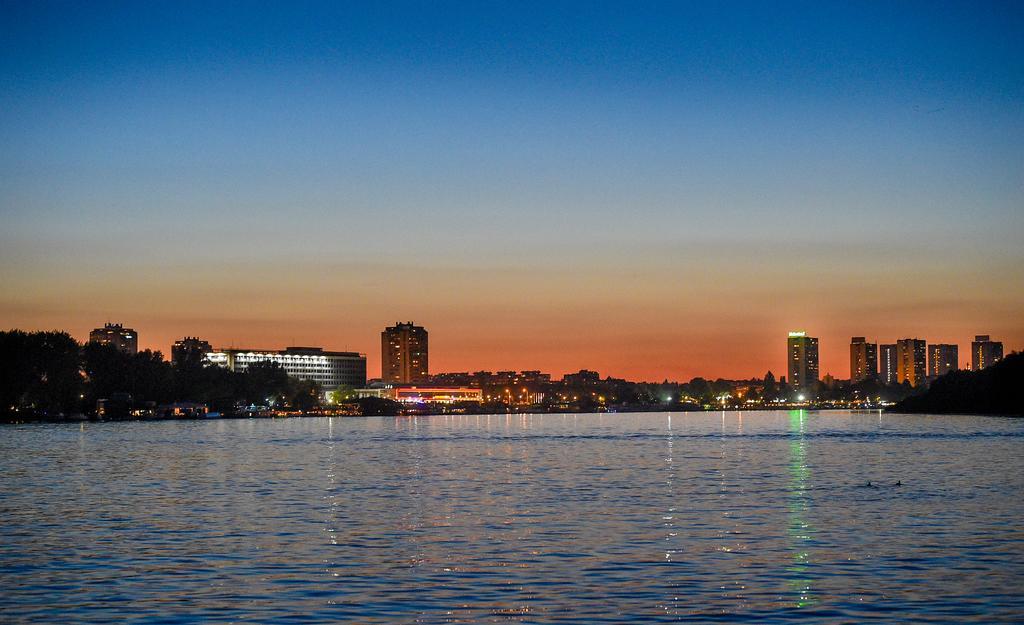 San Art Floating Hostel & Apartments Beograd Ngoại thất bức ảnh