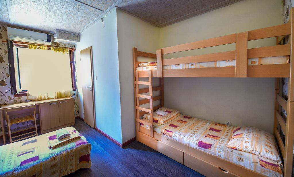 San Art Floating Hostel & Apartments Beograd Ngoại thất bức ảnh