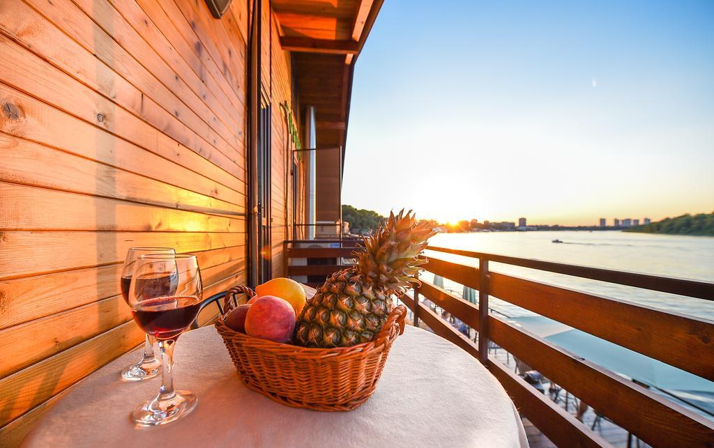 San Art Floating Hostel & Apartments Beograd Ngoại thất bức ảnh