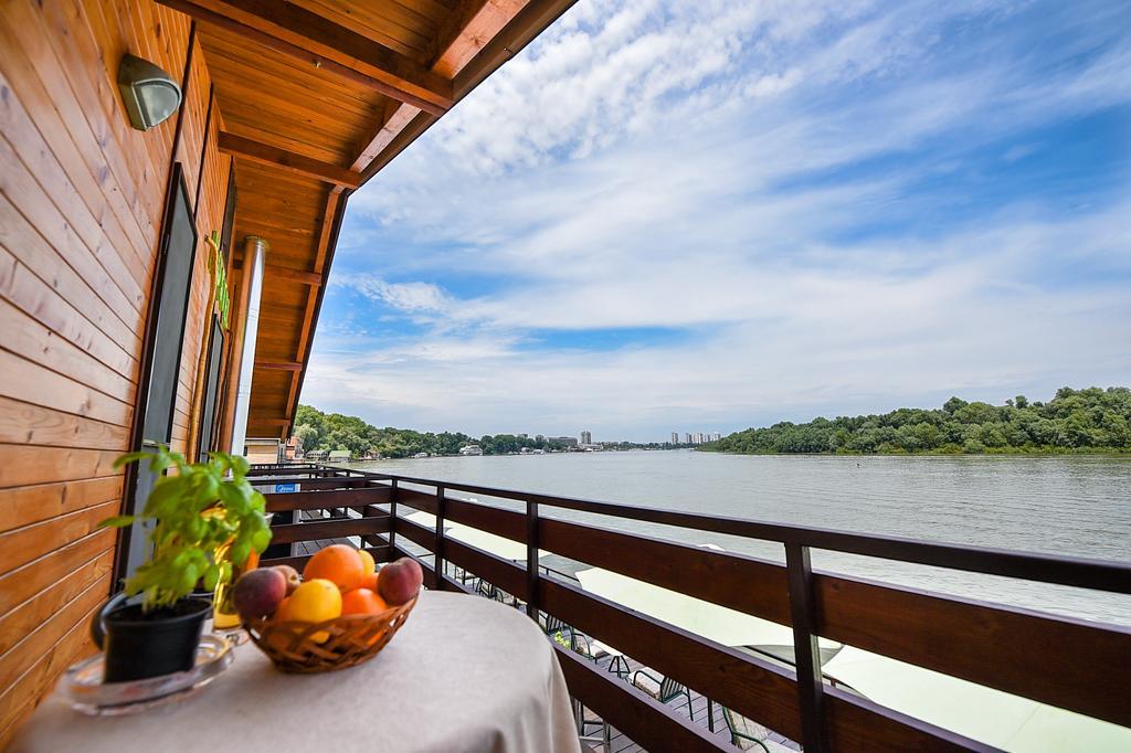 San Art Floating Hostel & Apartments Beograd Ngoại thất bức ảnh