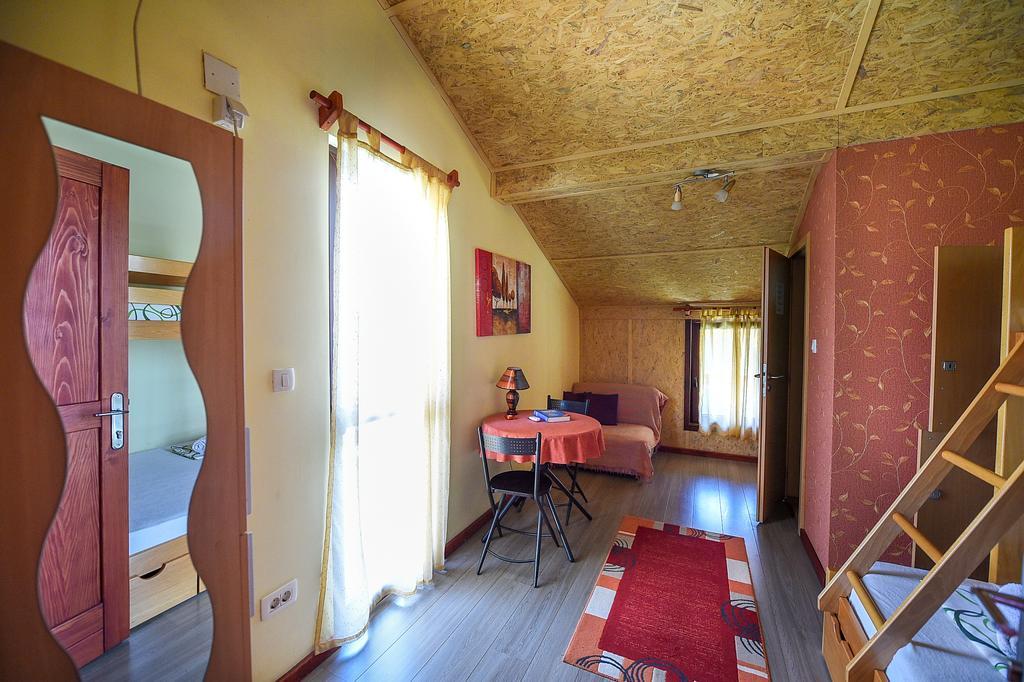 San Art Floating Hostel & Apartments Beograd Ngoại thất bức ảnh