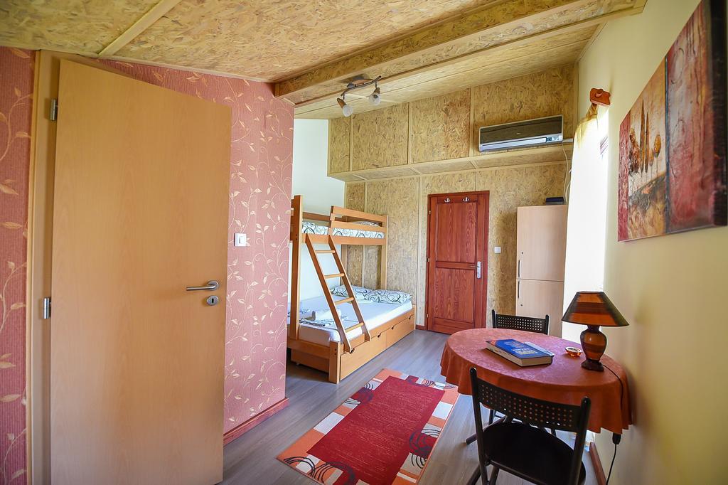 San Art Floating Hostel & Apartments Beograd Ngoại thất bức ảnh