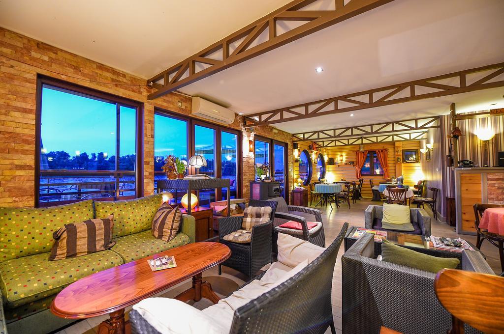 San Art Floating Hostel & Apartments Beograd Ngoại thất bức ảnh