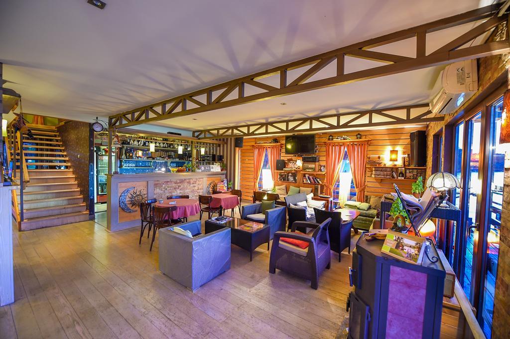 San Art Floating Hostel & Apartments Beograd Ngoại thất bức ảnh