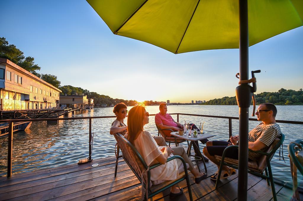 San Art Floating Hostel & Apartments Beograd Ngoại thất bức ảnh