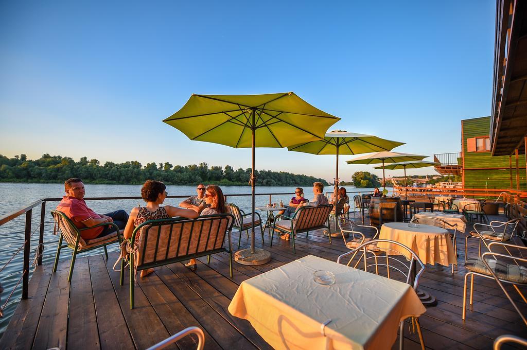 San Art Floating Hostel & Apartments Beograd Ngoại thất bức ảnh