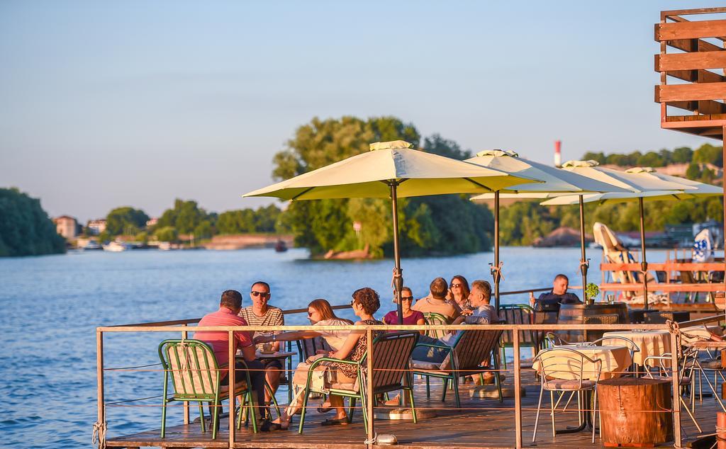 San Art Floating Hostel & Apartments Beograd Ngoại thất bức ảnh