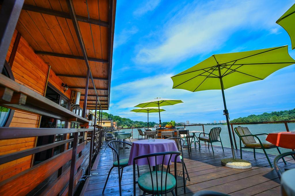 San Art Floating Hostel & Apartments Beograd Ngoại thất bức ảnh