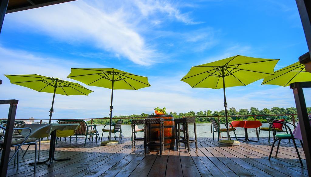 San Art Floating Hostel & Apartments Beograd Ngoại thất bức ảnh