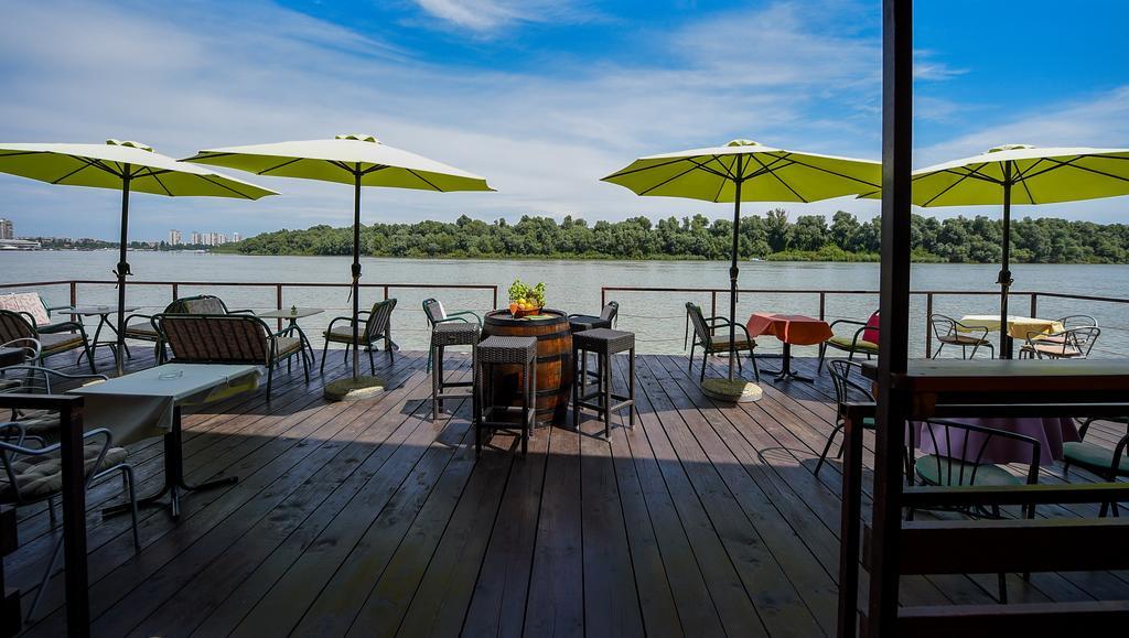 San Art Floating Hostel & Apartments Beograd Ngoại thất bức ảnh